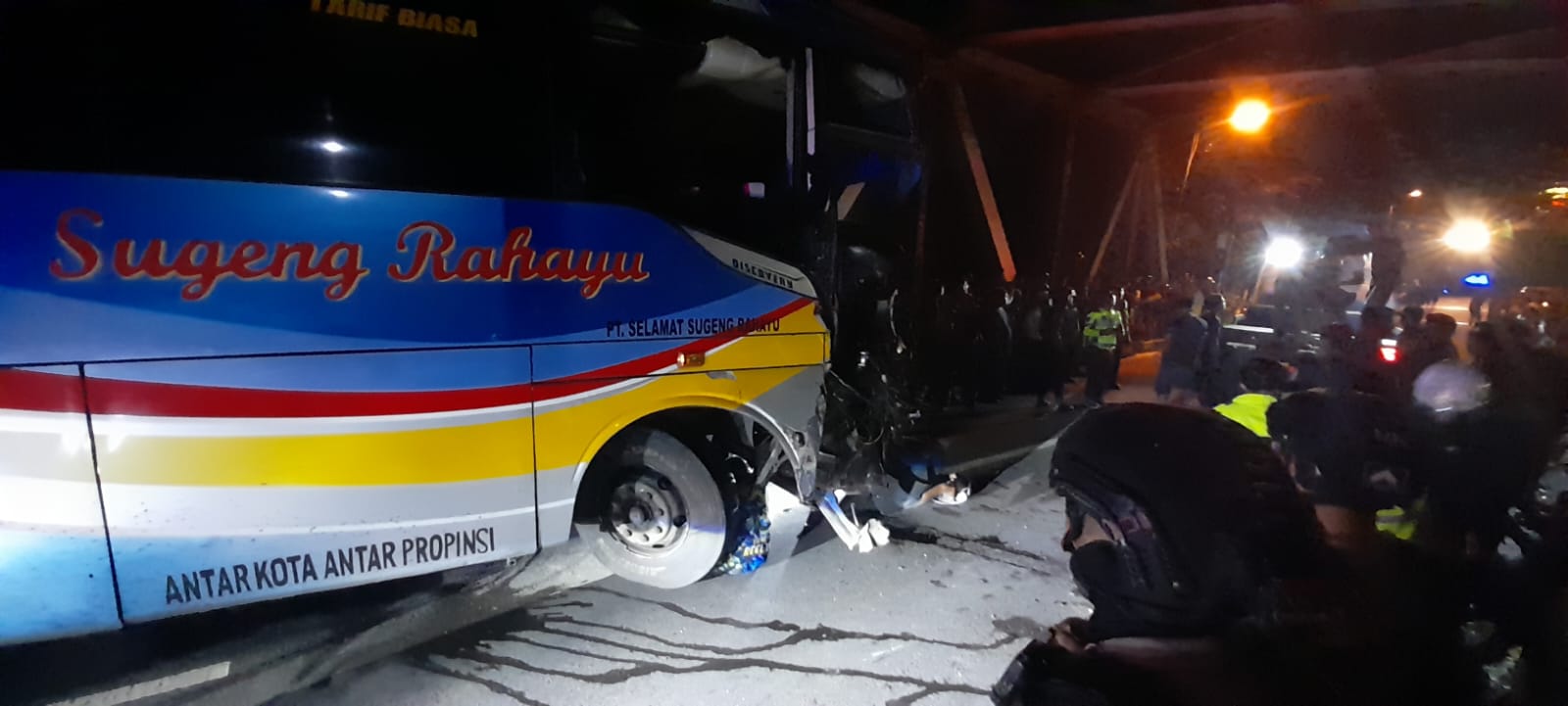 Kondisi Bus Sugeng Rahayu yang terlibat kecelakaan di Jembatan Jurug, Solo, Kamis (19/3/2026) 