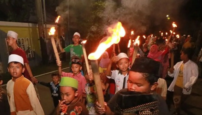 Ilustrasi anak-anak memggelar takbiran keliling malam Idul Fitri.