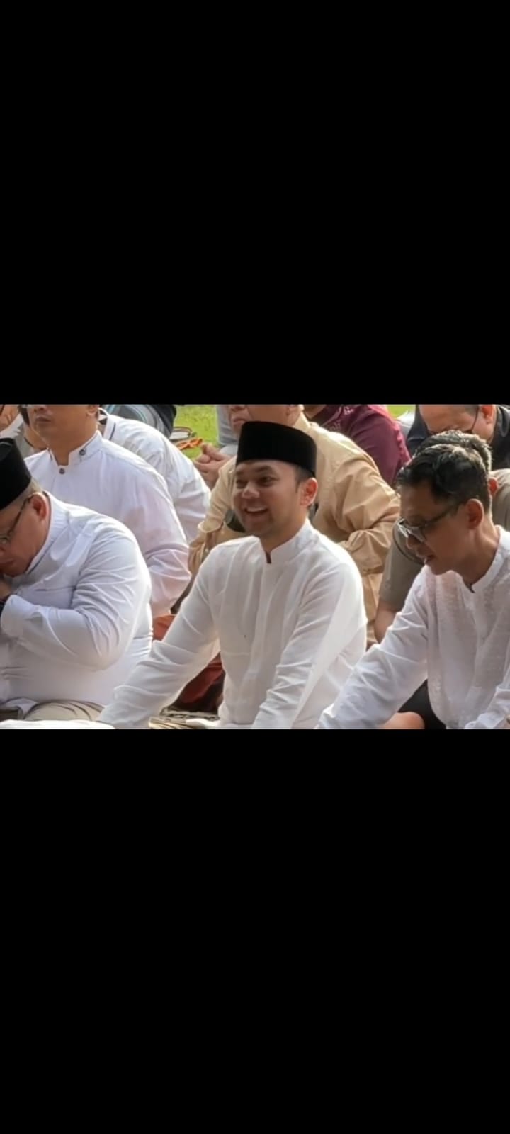Wali Kota Solo Respati Ardi tunaikan Salat Idulfitri di Balai Kota Solo, Sabtu (21/3/2026). 