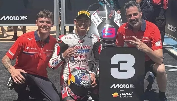 Veda Ega Pratama ukir sejarah dengan raih podium perdananya pada ajang MotoGP Brasil 2026.