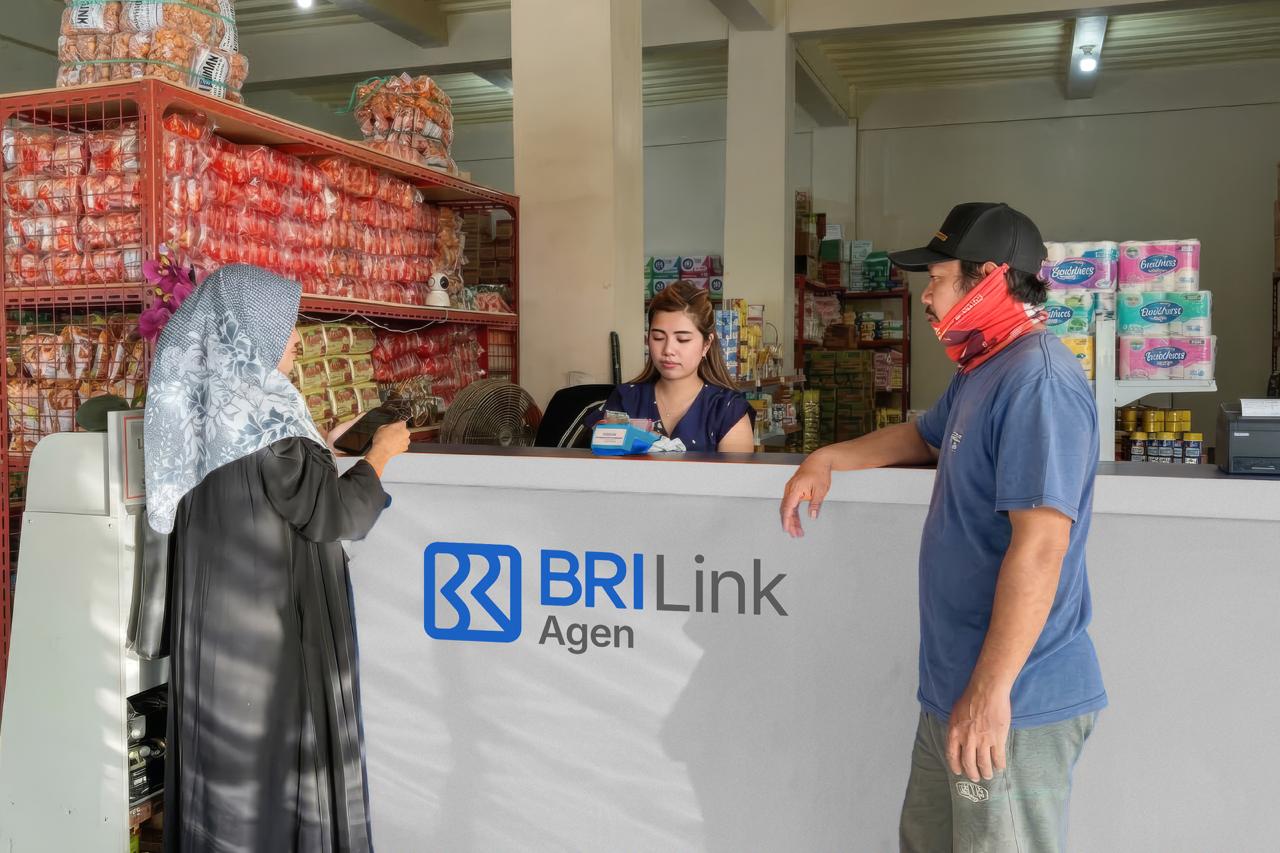Perkuat Ekonomi Kerakyatan, BRILink Agen "Rieche Endah" Bantu Permudah Transaksi Perbankan Warga hingga Ciptakan Peluang Usaha di Sumbawa