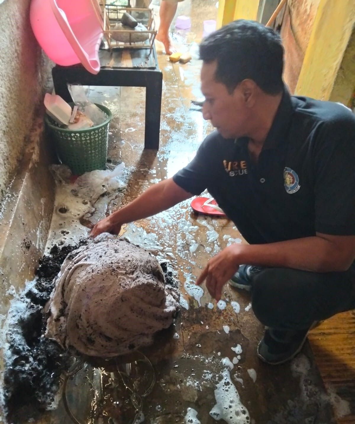 Insiden kebocoran gas yang sempat memicu kobaran api di sebuah warung berhasil dipadamkan sebelum merembet lebih luas, Rabu (25/3/2026) siang.