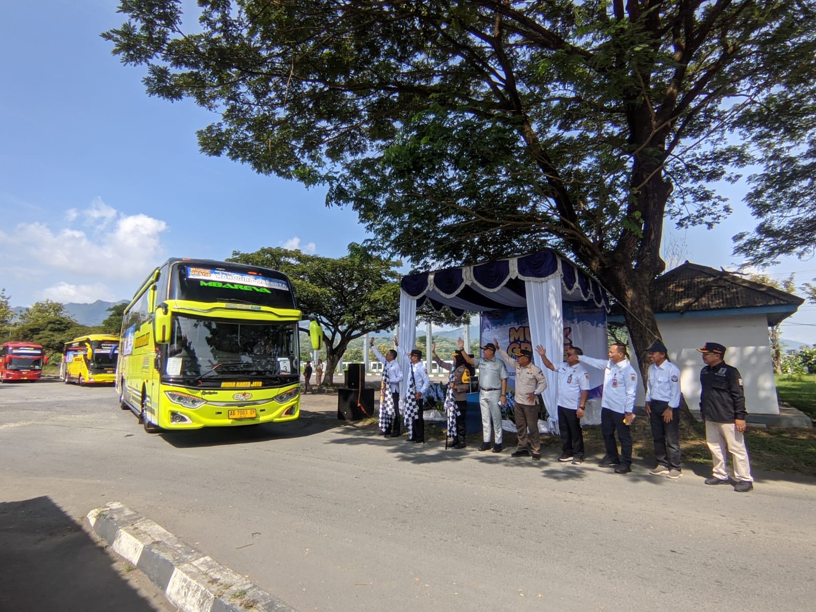 Armada bus yang membawa perantauan dari Wonogiri dalam program balik gratis Kemenhub diberangkatkan menuju ibu kota, Rabu (25/3/2026).