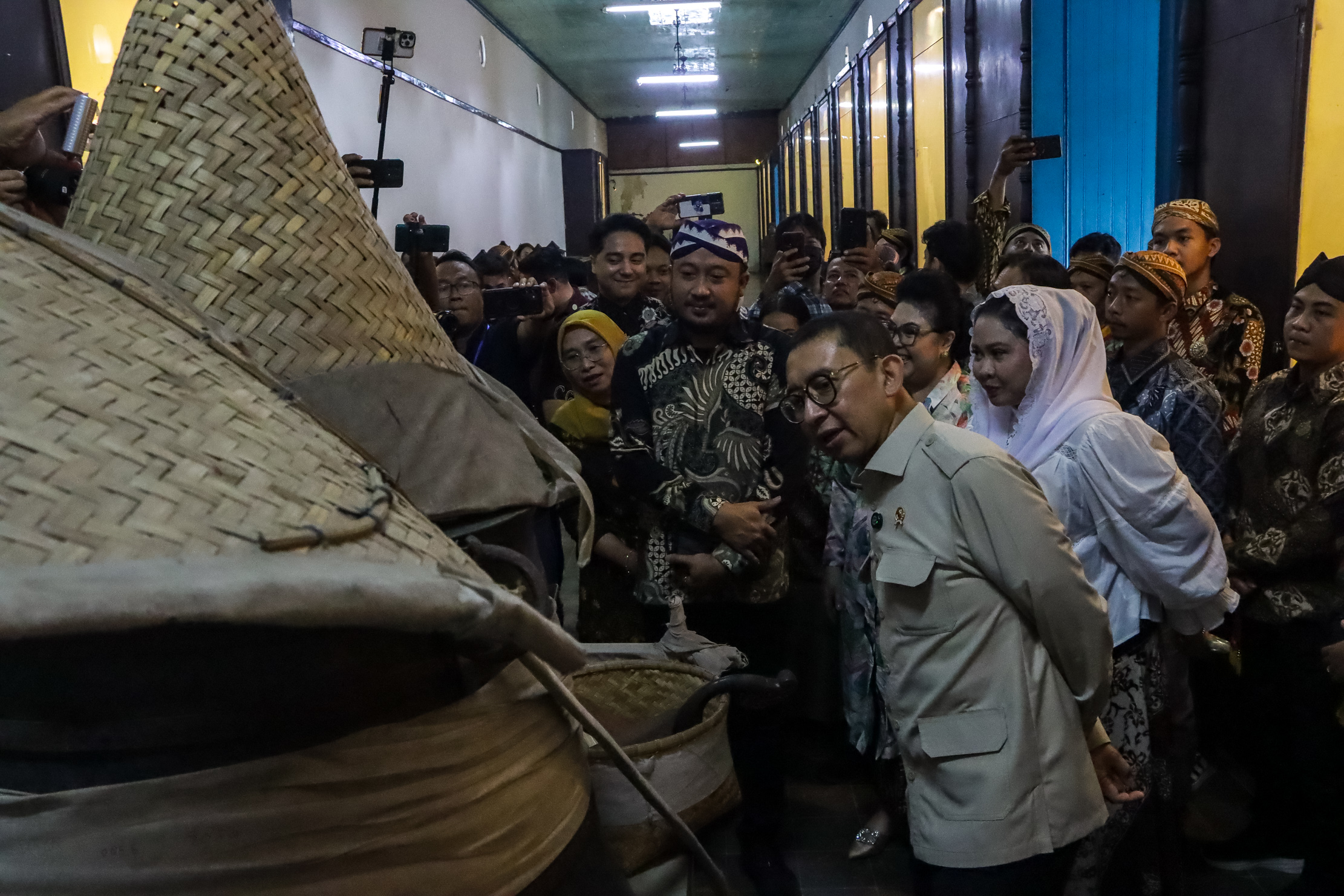 LIHAT KOLEKSI: Menteri Kebudayaan Republik Indonesia Fadli Zon saat mengunjungi Museum Kasunanan Surakarta,&nbsp;Kamis (26/3/2026).