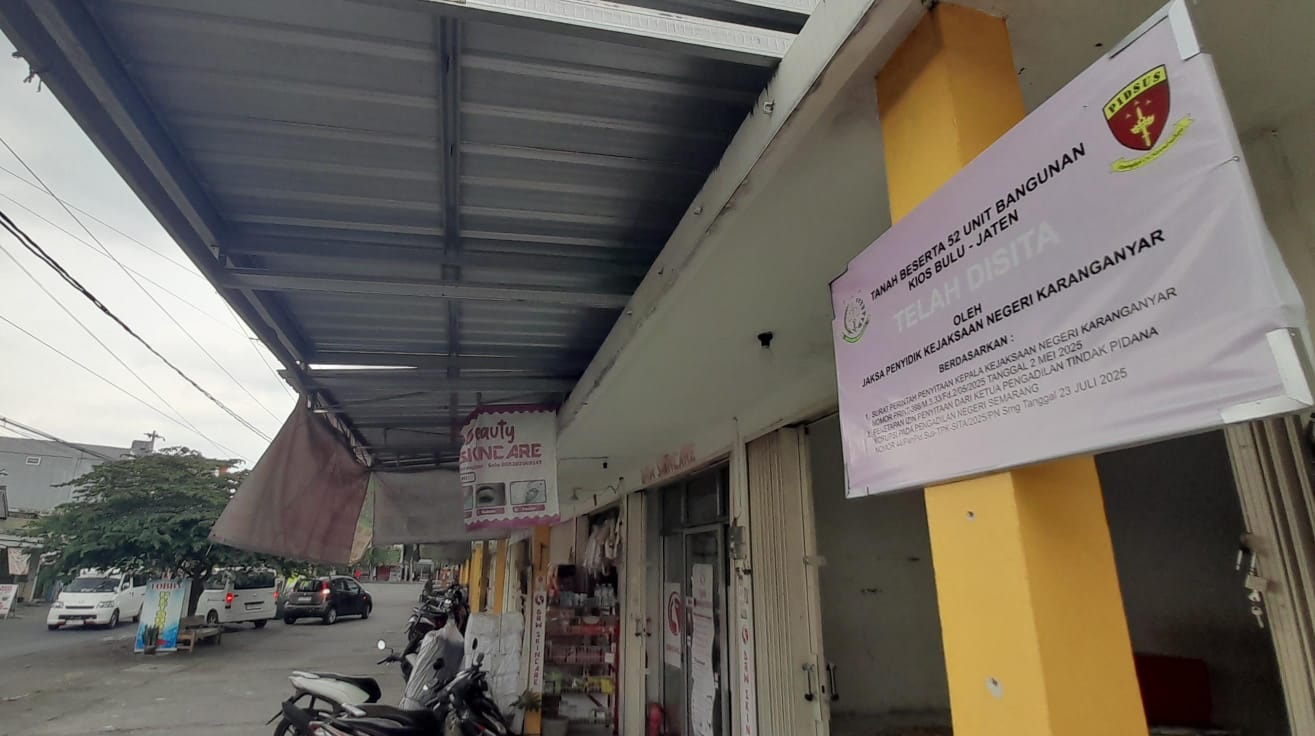Kios milik Pemdes Jaten disita Kejari Karanganyar terkait kasus korupsi eks kades setempat. (Rudi Hartono/Radar Solo)
