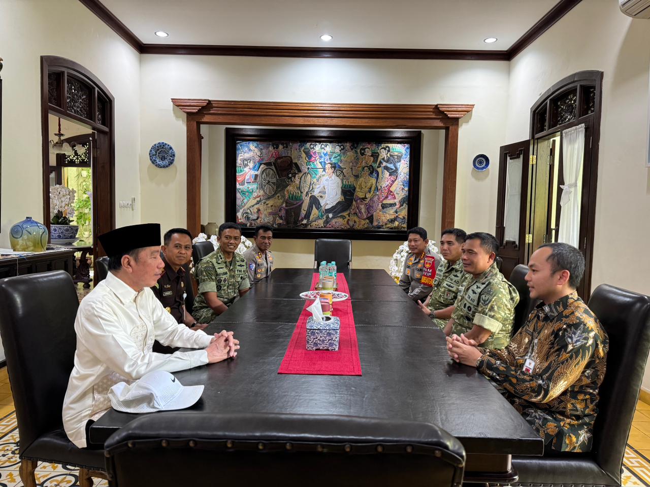Wali Kota Solo Respati Ardi bersama Forkopimda Kota Solo bersilaturahmi dengan Presiden RI ke-7, Joko Widodo.