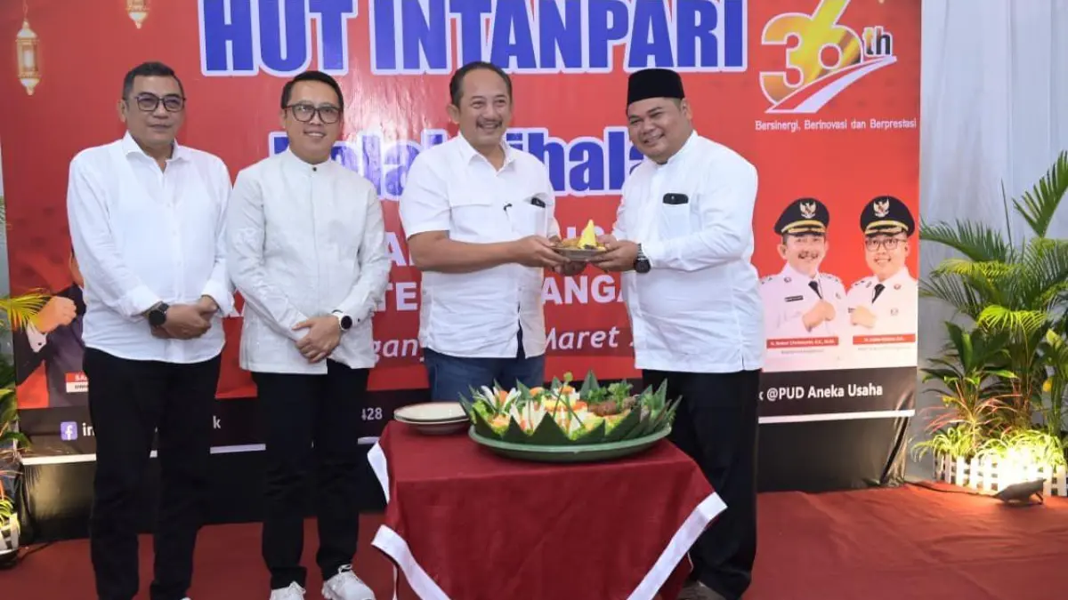 Bupati Karanganyar Rober Christanto hadiri perayaan HUT ke-36 PUD Aneka Usaha, Kamis (27/3/2026) malam. (Rudi Hartono/Radar Solo)