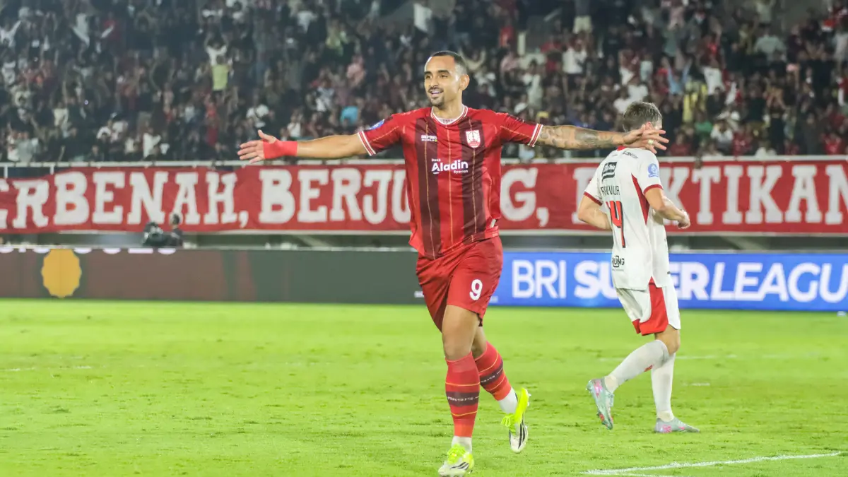 UNJUK GIGI: Striker Persis Solo Bruno Gomes merayakan golnya ke gawang Bali United di Stadion Manahan, Kamis (12/3). (M. IHSAN/RADAR SOLO)