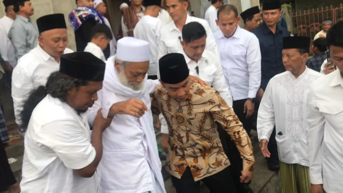 Wapres Gibran di sela bersilaturahmi ke Pondok Pesantren An-Najah di Dawar, Desa Manggis, Kecamatan Mojosongo, Boyolali, Jumat (27/3/2026). ABDUL KHOFID/RADAR SOLO