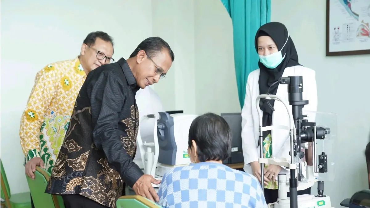 Direktur Utama BPJS Kesehatan Prihati Pujowaskito saat kunjungan ke Rumah Sakit Universitas Sebelas Maret (RS UNS).