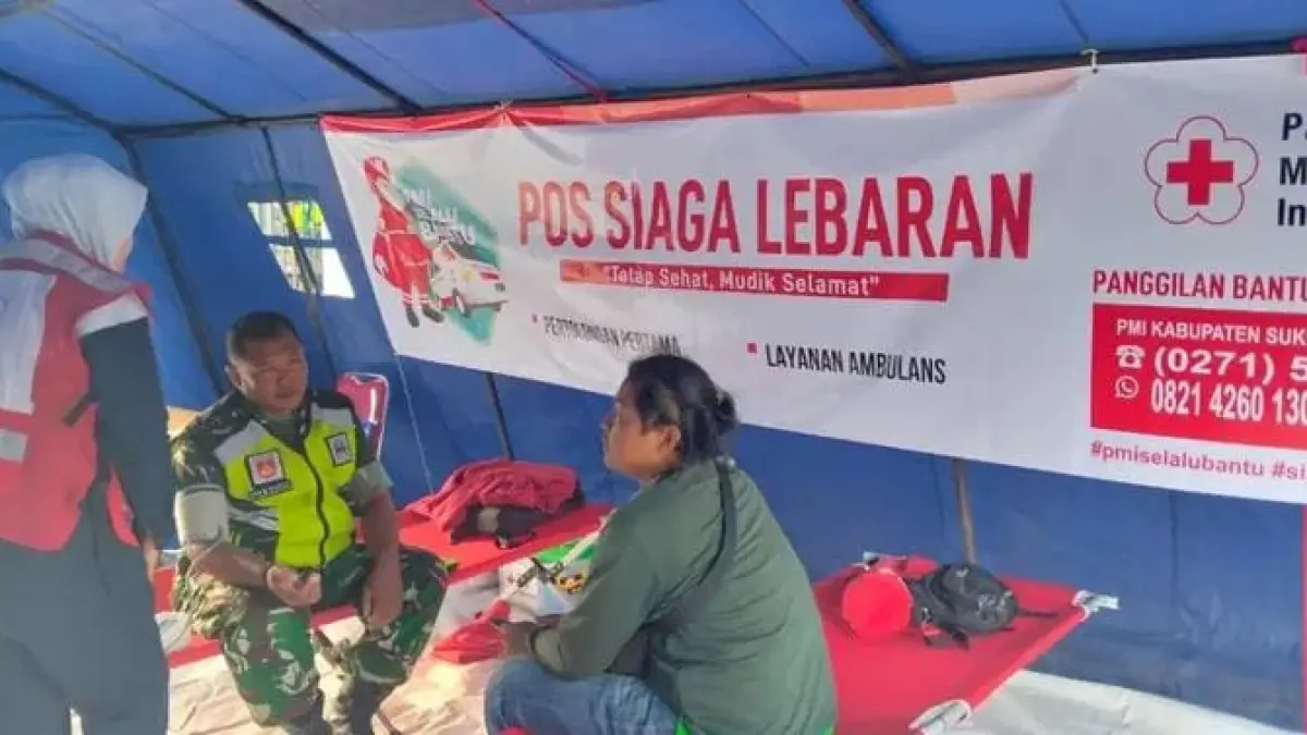 Aksi donor darah oleh PMI Sukoharjo di Pos Siaga Lebaran, belum lama ini.