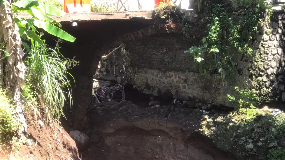  Kondisi jembatan penghubung di Jalan Tape Baru, Kecamatan Mojosongo, Boyolali. (ABDUL KHOFID/RADAR SOLO) 