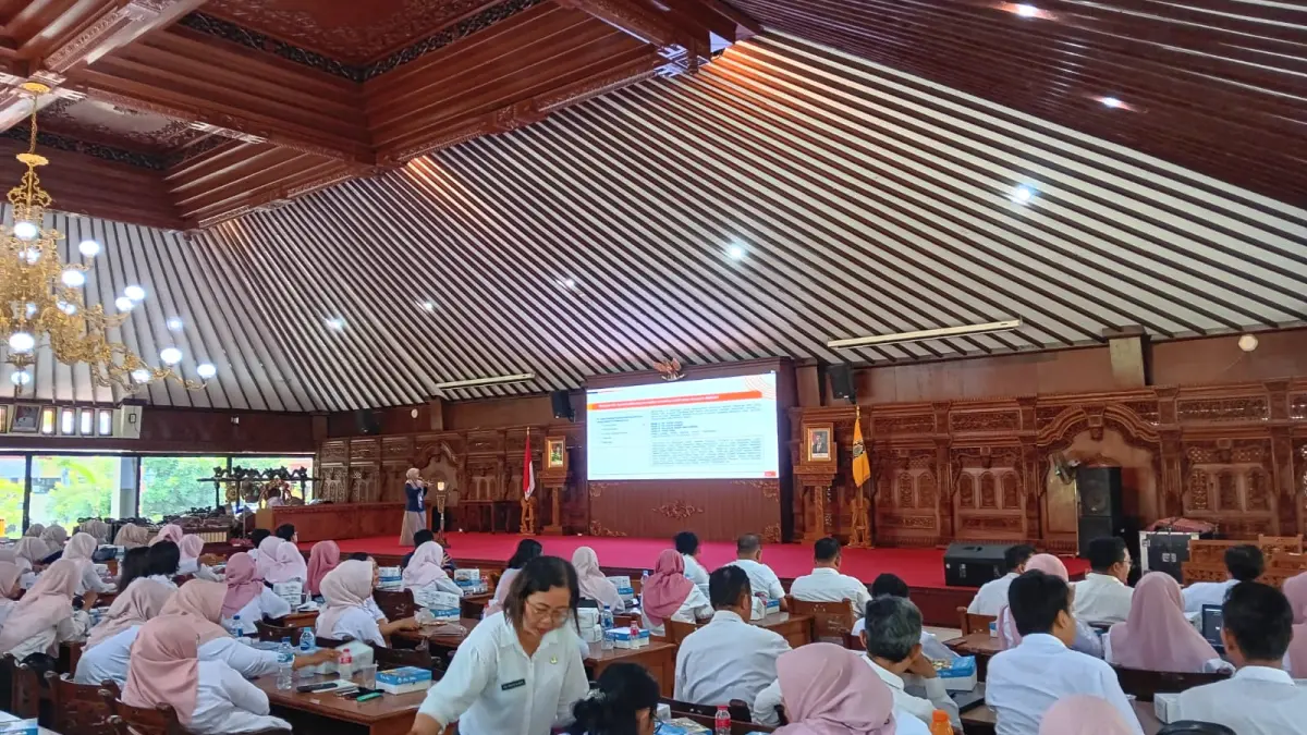 Dissosp3appkb Klaten gelar bimbingan teknis ground checking Penerima Bantuan Iuran Jaminan Kesehatan (PBI-JK) Tahap 2, Senin (30/3/2026). (Angga Purenda/Radar Solo)