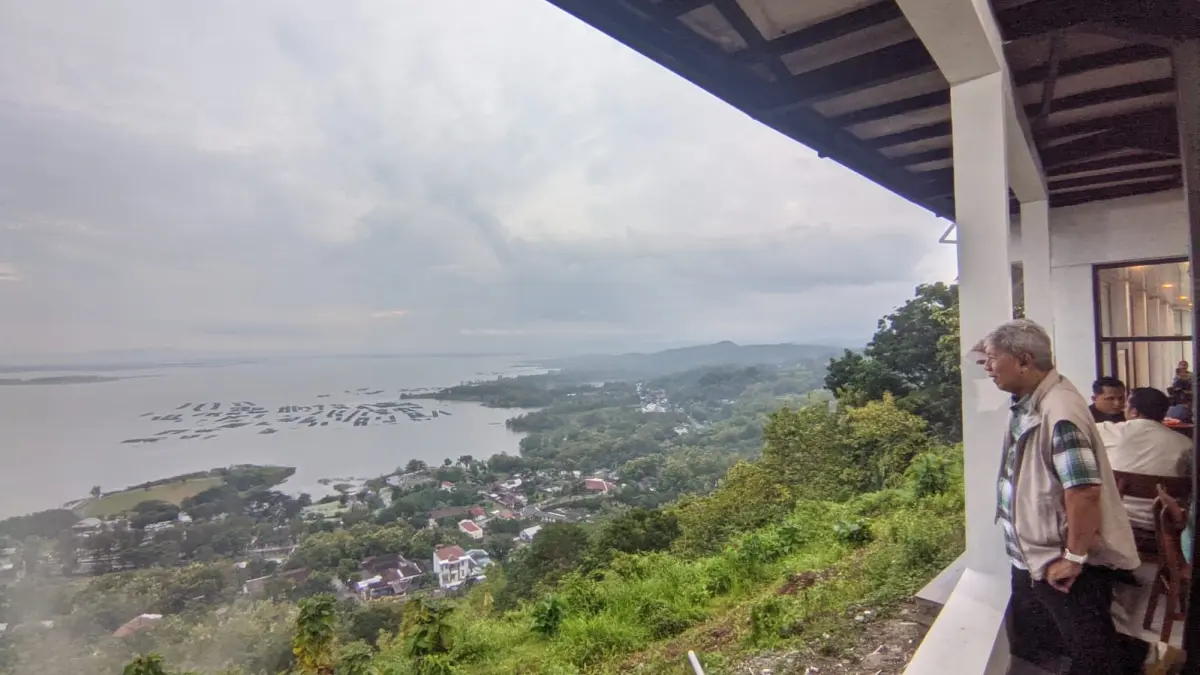 Pemandangan Waduk Gajah Mungkur (OW WGM) nampak sangat indah. (Iwan Adi/Radar Solo)