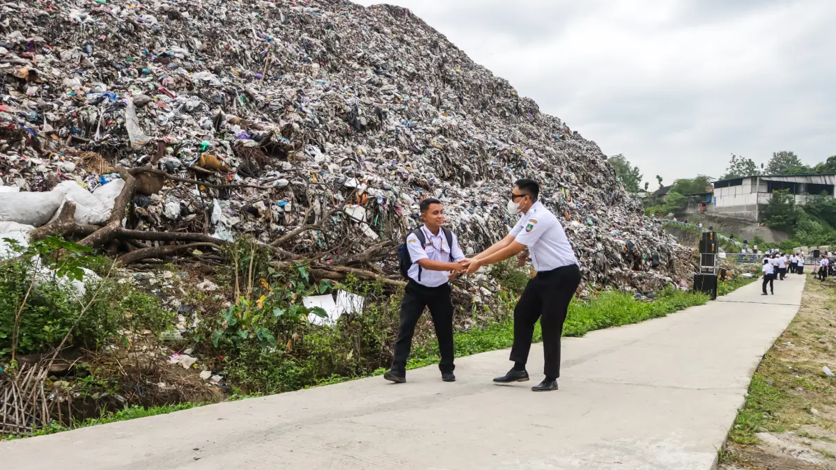 Sampah menggunung di TPA Putri Cempo Solo (M Ihsan/Radar Solo)
