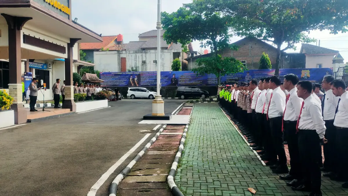Apel pengecekan personel negosiator dan tim penegakan hukum (gakkum) di Mapolres Wonogiri, Senin (30/3/2026). (IWAN ADI/RADAR SOLO)