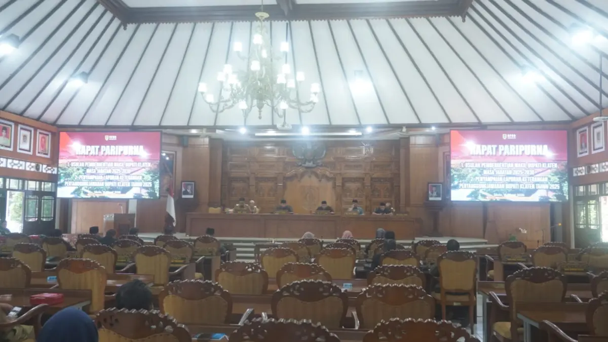 DPRD Kabupaten Klaten saat menggelar rapat paripurna dengan agenda pengusulan pemberhentian Wakil Bupati Klaten masa jabatan 2025-2030 beberapa waktu lalu. (Angga Purenda/Radar Solo)