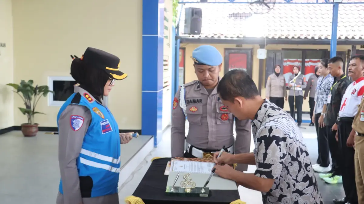 Penandatanganan Pakta Integritas Penerimaan Terpadu Calon Anggota Polri Tahun Anggaran 2026 yang diikuti sebanyak 140 calon anggota Polri hasil tahapan rekrutmen di wilayah Kabupaten Sragen. (Ahmad Khairudin/Radar Solo) 
