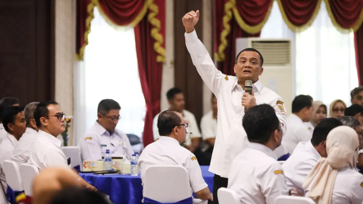 Gubernur Jateng Ahmad Luthfi beri paparan dalam Forum Dialog Kepemimpinan Jawa Tengah dalam Program Eksekutif Daerah (PED) 2026 yang digelar di Gedung Sasana Widya Praja, Kantor BPSDMD Provinsi Jawa Tengah, Rabu (1/4/2026). (PEMPROV JATENG)