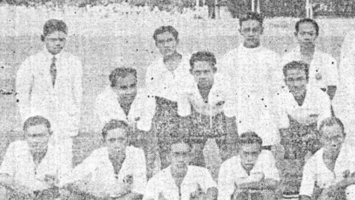 LAGA PERSAHABATAN: PSIS Semarang saat bertanding dengan bond bentukan Belanda, yakni VSO pada 1940 silam.