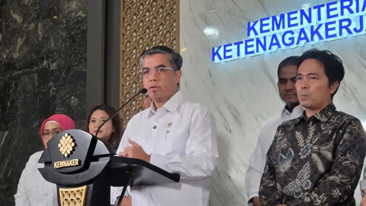 Menteri Ketenagakerjaan Yassierli saat konferensi pers SE WFH karyawan swasta di Jakarta, Rabu (1/4/2026). (Nurul F/JawaPos.com)