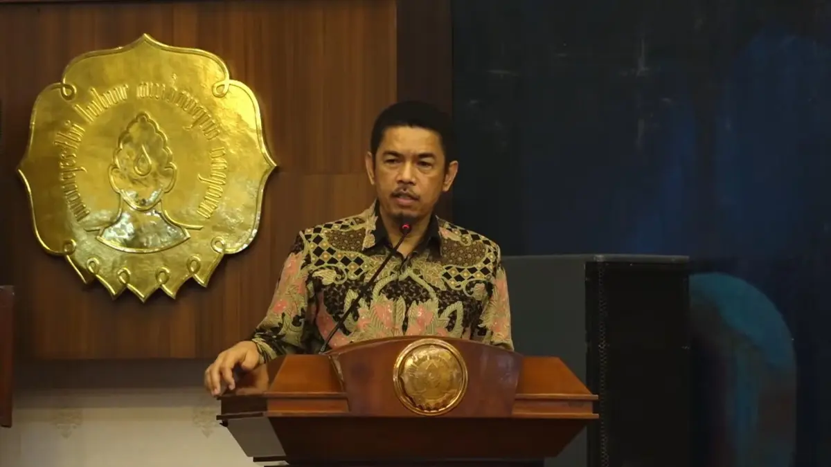 
SAMBUTAN: Staf Ahli Bidang Hubungan Internasional Kemendag Joni Martha saat memberi sambutan dalam di UNS, Rabu (1/4). (ALFIDA NURCHOLISAH/RADAR SOLO)