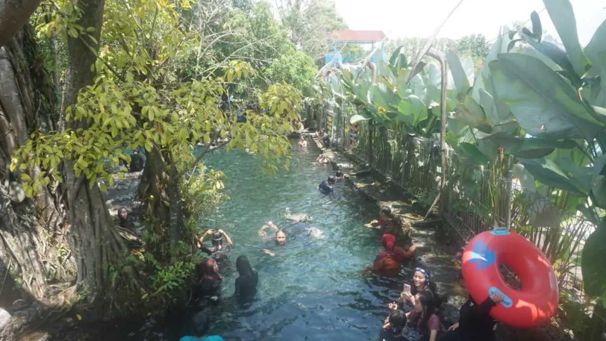 Desatinasi wisata Umbul Kemanten menjadi salah satu unit usaha yang dikelola oleh BUMDes Sinergi Sidowayah, Kecamatan Polanharjo, Klaten. (Angga Purenda/Radar Solo)