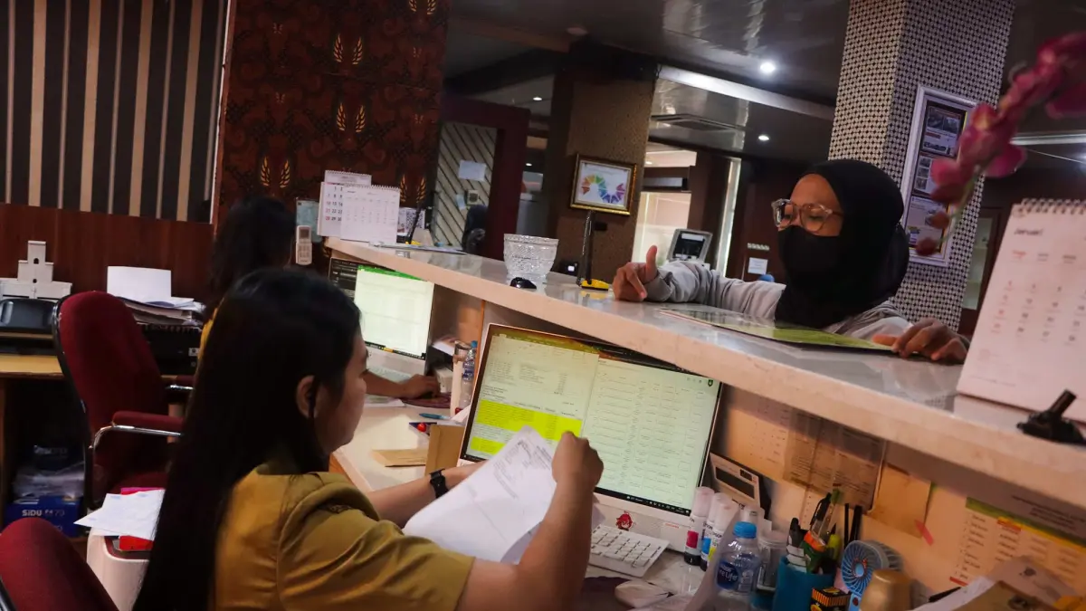 Untuk pelayanan publik di Pemkot Solo ada yang tidak bisa dilakukan dengan WFH. (M Ihsan/Radar Solo)