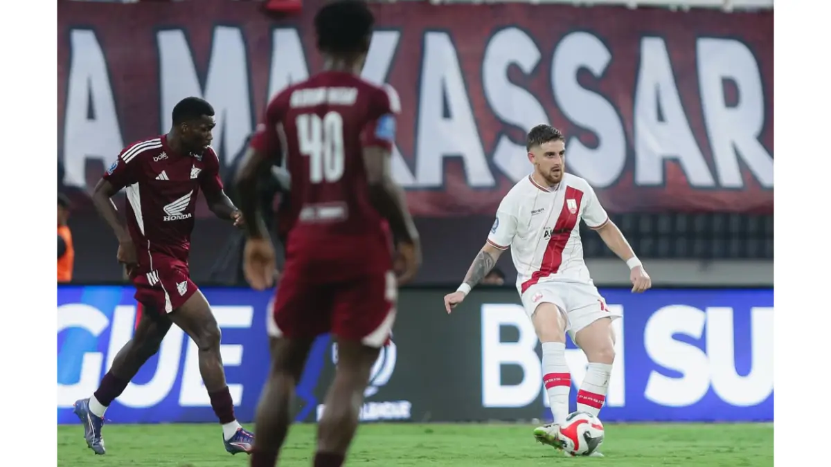 Perjuangan penggawa Laskar Sambernyawa melawan PSM Makassar di Stadion Gelora BJ Habibie, Parepare, Sabtu (4/4/2026) sore.