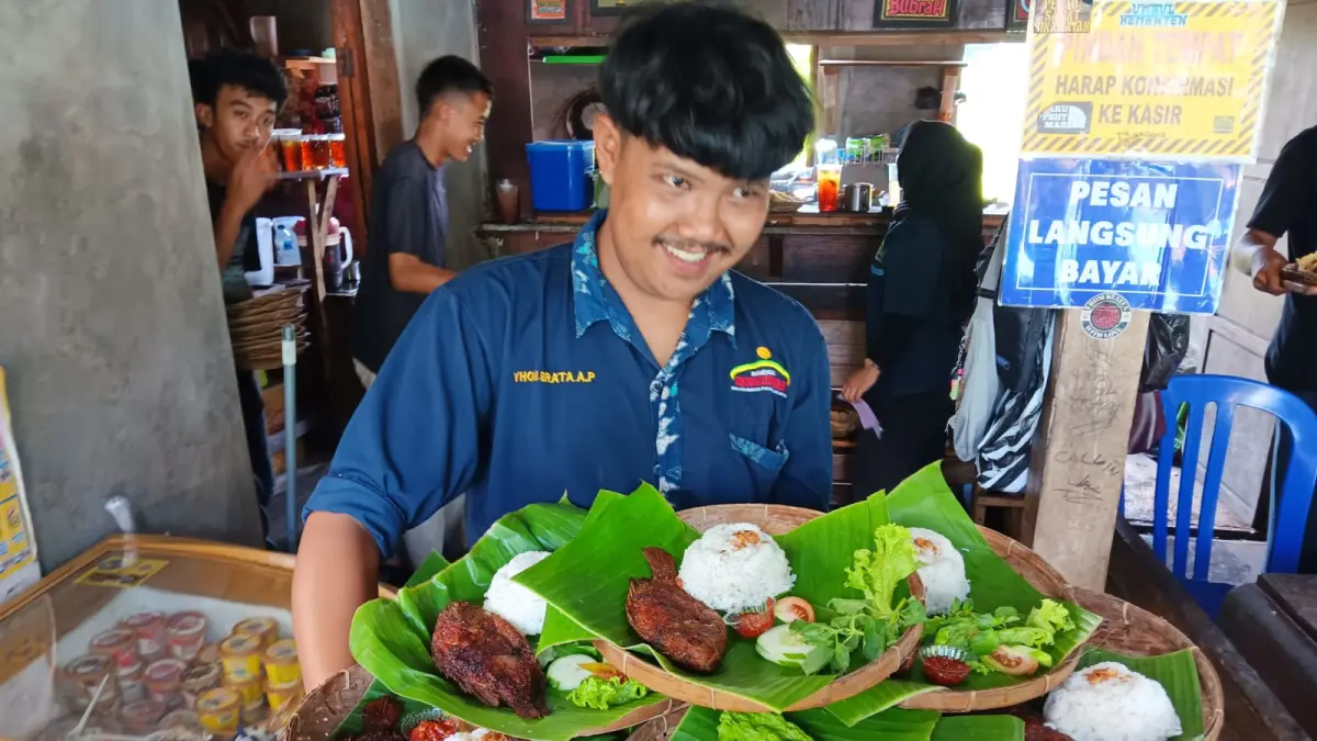 Olahan ikan nila yang dipesan wisatawan saat berkunjung di Umbul Kemanten, Desa Sidowayah,Polanharjo, Klaten. (Angga Purenda/Radar Solo)