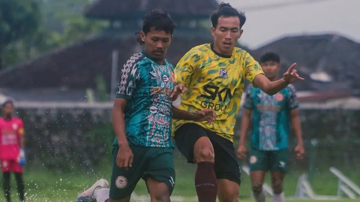 UNJUK GIGI: Laga uji coba Persiharjo Sukoharjo melawan Persak Kebumen di Stadion Gelora Merdeka, Sabtu (4/4). (INSTAGRAM: @persiharjo_official)