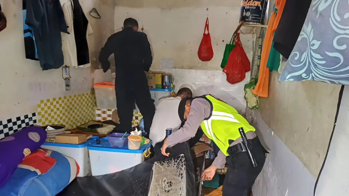 Aparat gabungan geledah kamar hunian warga binaan di Lapas Kelas IIB Wonogiri, Senin (6/4/2026) siang. (ISTIMEWA)