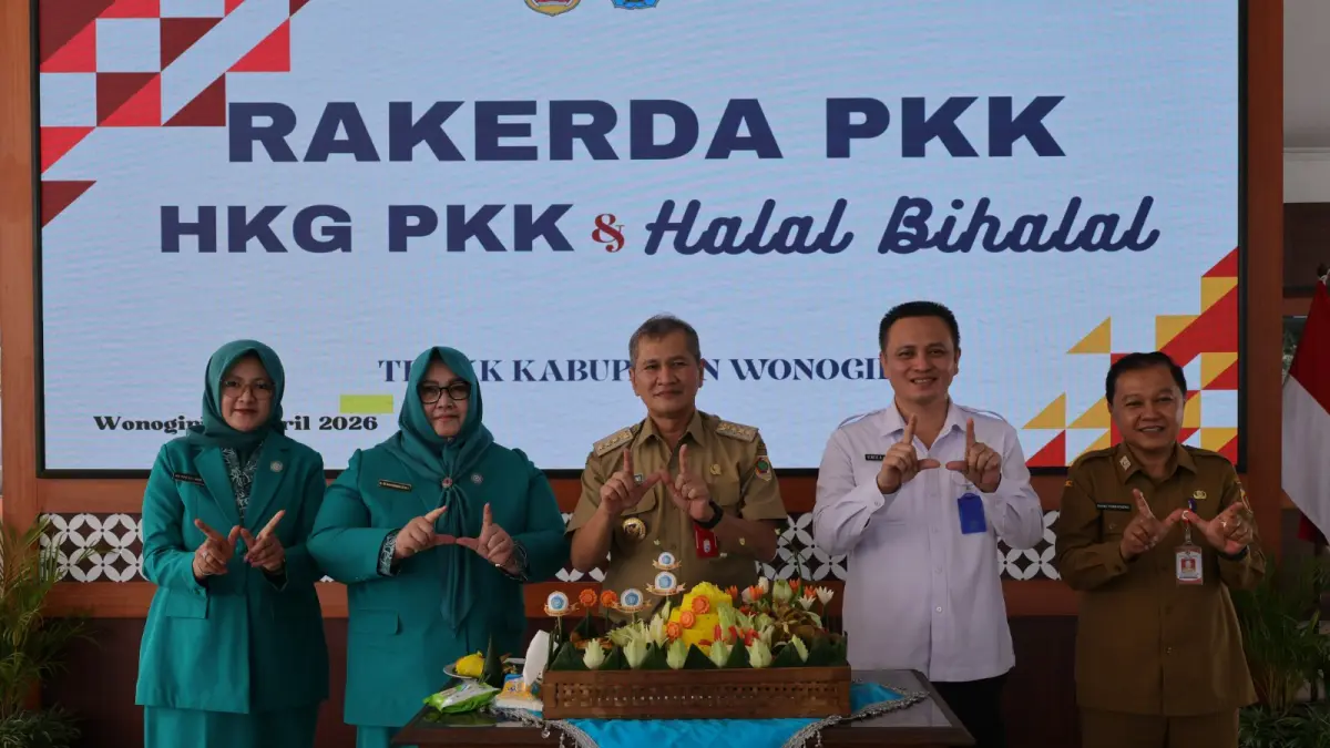 Bupati Wonogiri Setyo Sukarno (tengah) hadiri Rakerda dan puncak peringatan Hari Kesatuan Gerak (HKG) PKK sekaligus halal bihalal TP PKK Kabupaten Wonogiri di Pendopo Rumah Dinas Bupati Wonogiri, Senin (6/4/2026). (IWAN ADI/RADAR SOLO)