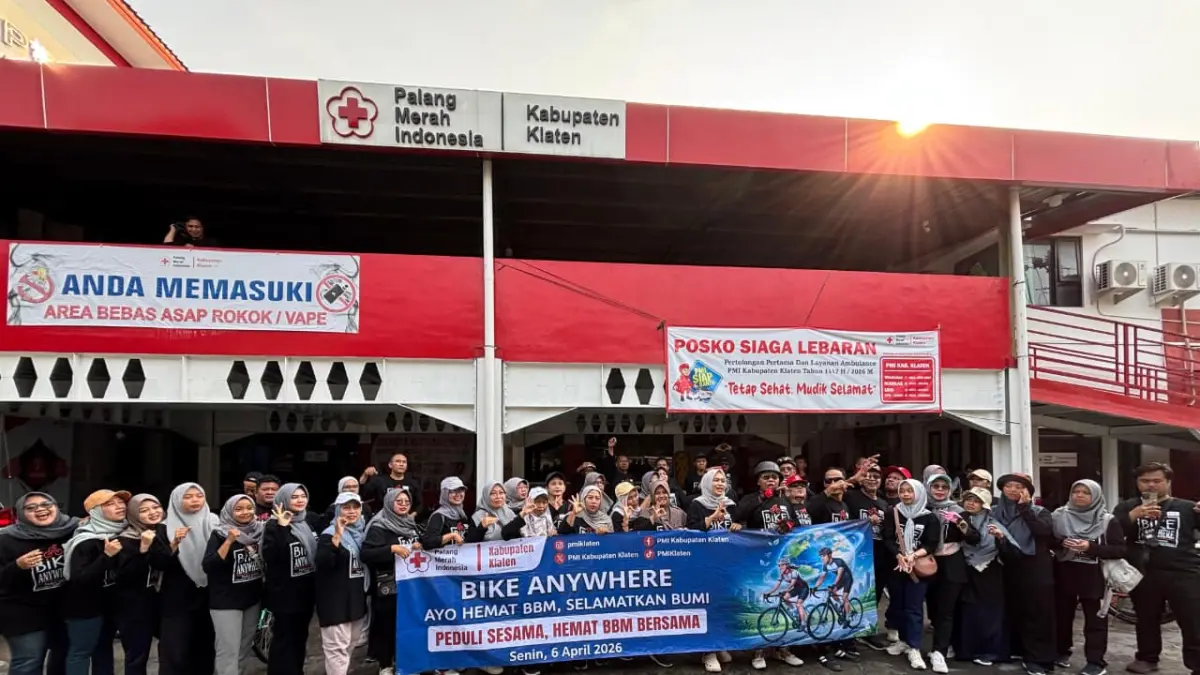 Rombongan PMI Klaten mengkampanyekan Bike Anywhere dengan bersepeda keliling Kota Klaten. (Dokumentasi PMI Klaten)