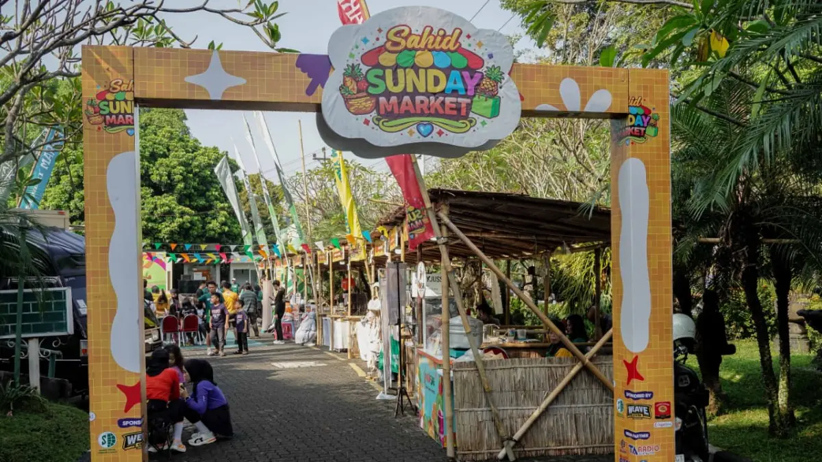 Suasana Sahid Sunday Market di area parkir Hotel Sahid Jaya Solo, Minggu (5/4). (HERNINDYA JALU/RADAR SOLO)