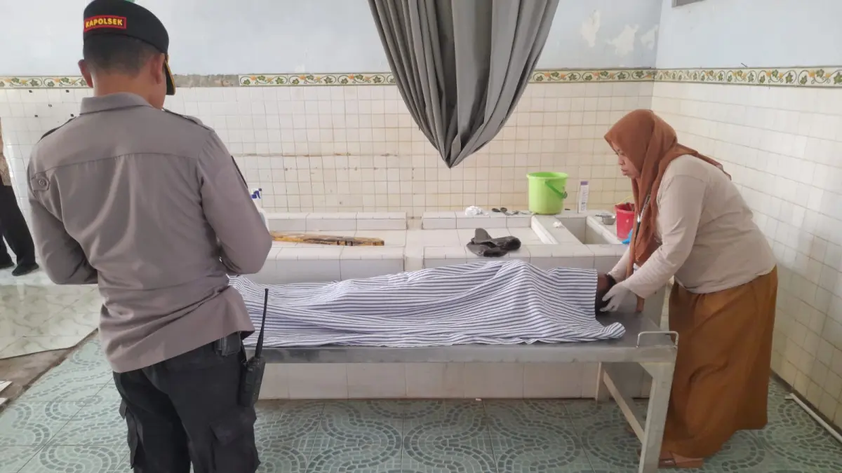 Jenazah Wisnu Adi Prasetyo, pelajar kelas 8 SMPN 2 Sumberlawang, Sragen yang meninggal usai berkelahi dengan temannya di sekolah, Selasa (7/4/2026). (Ahmad Khairudin/Radar Solo)