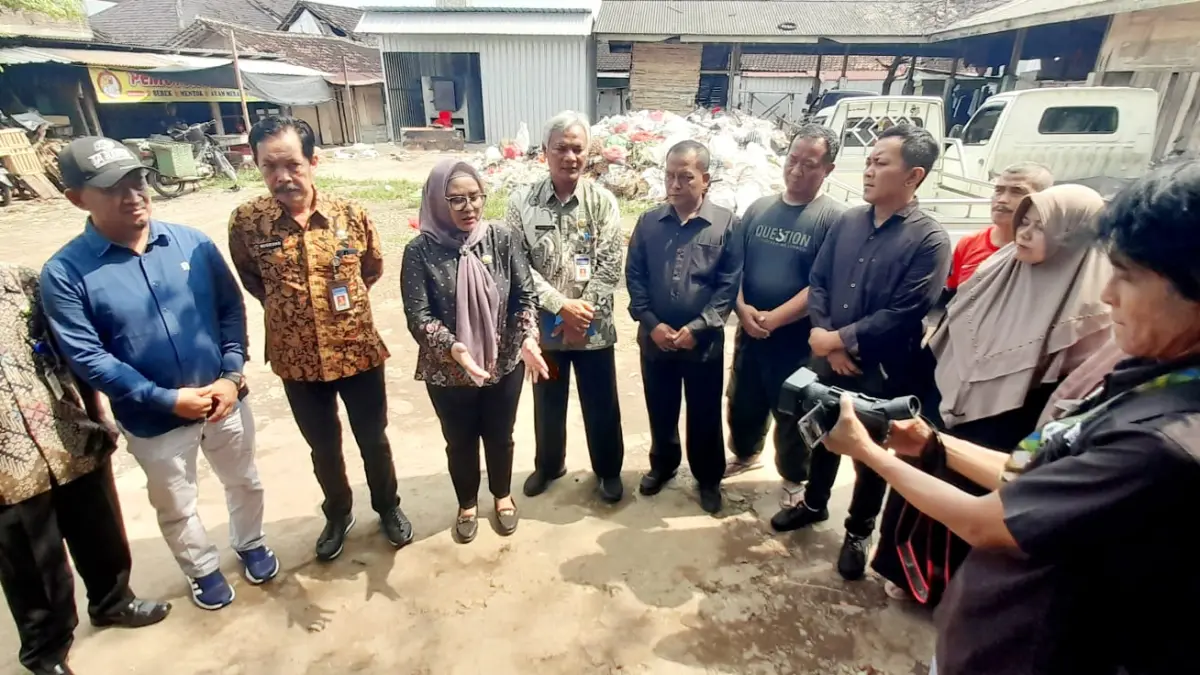 Komisi B DPRD Karanganyar sidak ke Pasar Jungke Karanganyar. (Rudi Hartono/Radar Solo) 