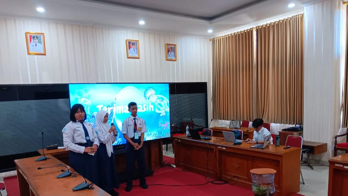 Salah satu peserta dalam Lomba Krenova tingkat kabupaten untuk kategori SMP yang digelar oleh Bapperida Klaten. (Angga Purenda/Radar Solo)