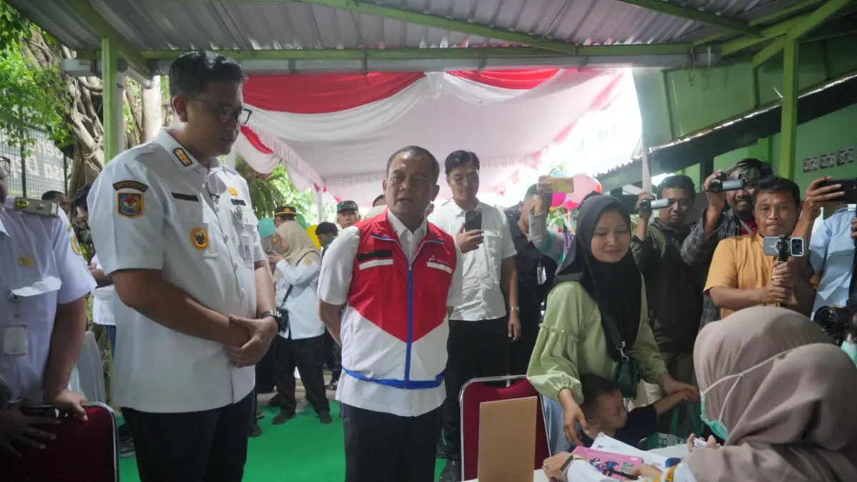 Gubernur Jawa Tengah Ahmad Luthfi meninjau langsung pelaksanaan imunisasi campak di Puskesmas Klaten Tengah, Rabu (8/4/2026). (Dokumentasi Diskominfo Klaten)