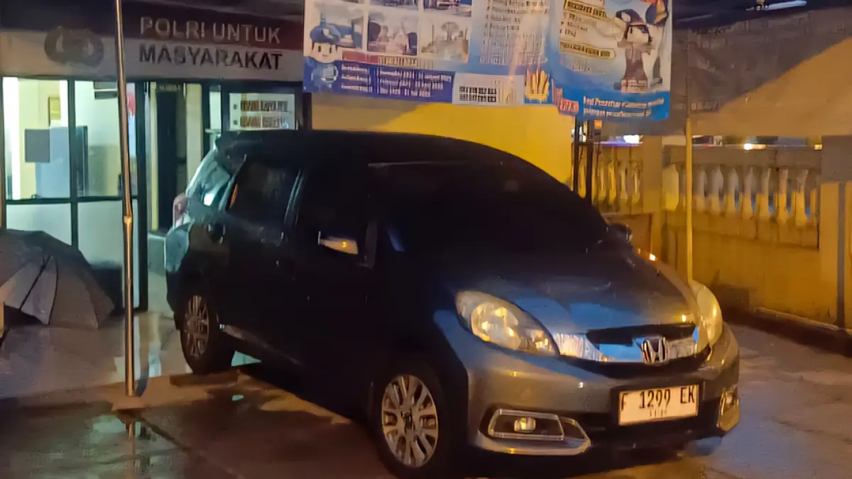 Mobil misterius yang diamankan di Mapolsek Wonogiri Kota. (IWAN ADI/RADAR SOLO)