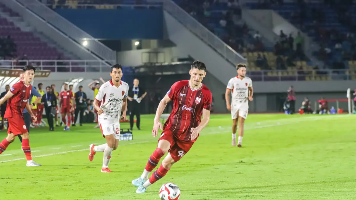 Pertandingan Persis melawan Bali United. (M Ihsan/Radar Solo)