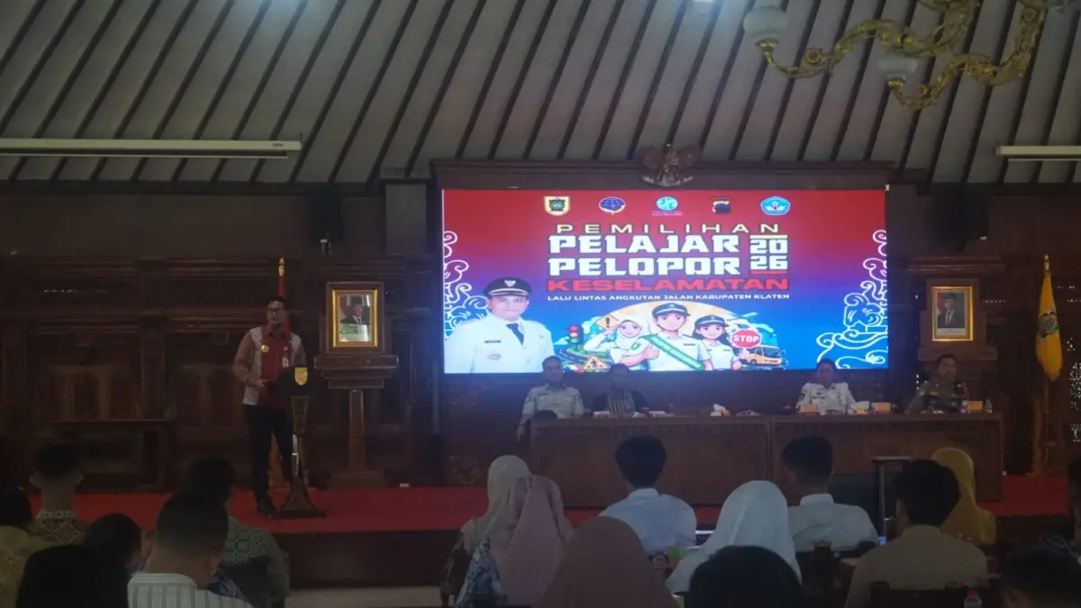 Bupati Klaten Hamenang Wajar Ismoyo saat memberikan sambutan dalam acara sosialisasi dan bimbingan teknis Pemilihan Pelajar Pelopor Keselamatan Lalu Lintas dan Angkutan Jalan (LLAJ) Tingkat Kabupaten Klaten di Pendapa Pemkab Klaten(ANGGA PURENDA/RADAR SOLO)