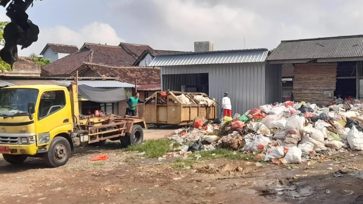 Kondisi sampah di Pasar Jungke Karanganyar yang sempat dikritik Komisi B DPRD Karanganyar, belum lama ini. (Rudi Hartono/Radar Solo)