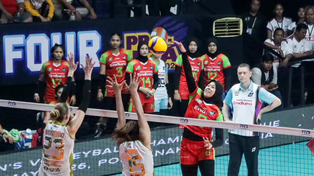 SERU: Bintang Jakarta Pertamina Enduro Megawati sata melawan Gresik Phonska Plus Pupuk Indonesia vs di Sritex Arena, Jumat sore. (M. IHSAN/RADAR SOLO)
