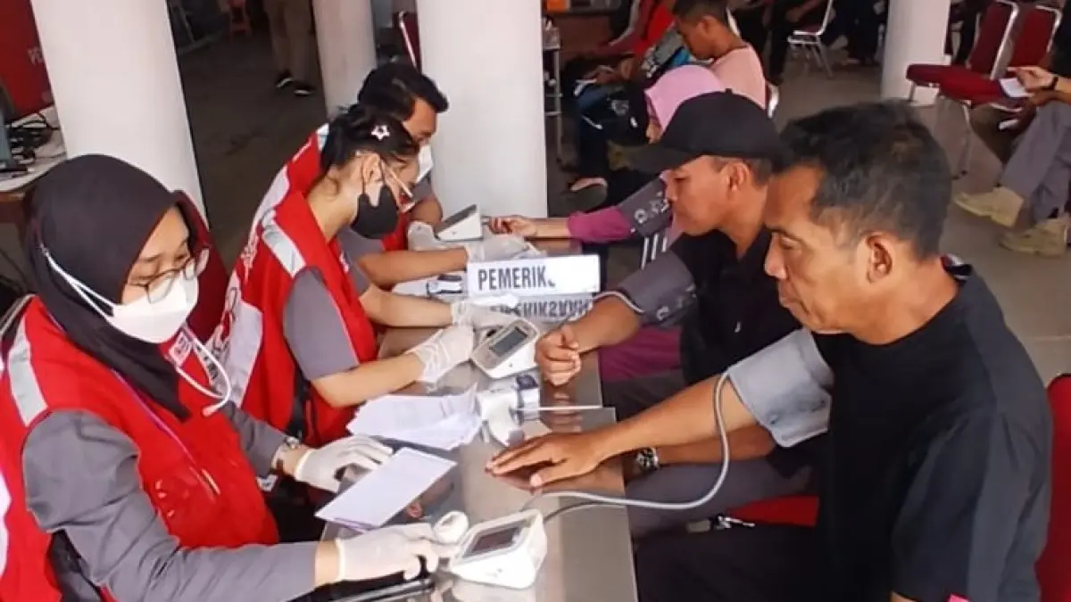 Badan Penanggulangan Bencana DPC PDIP Solo meluncurkan program "Dapur Marhaen" dan Pengobatan Gratis, Jumat (10/4/2026). (ISTIMEWA)