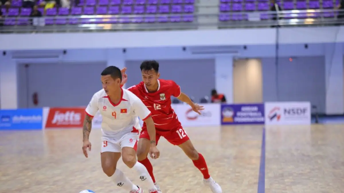 Pemain asal Sragen, Guntur Ariwibowo Sulistyo (kanan) saat membela Timnas Futsal Indonesia melawan Vietnam di ajang ASEAN Futsal Championship 2026 di Thailand (10/4/2026).