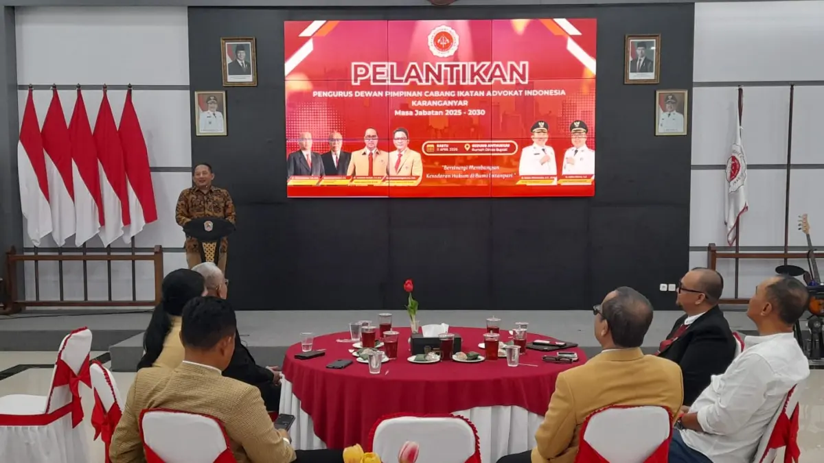 Bupati Karanganyar Rober Christanto sampaikan paparan pada pengukuhan pengurus DPC Ikadin Karanganyar masa jabatan 2025–2030 di Ruang Anthurium, Rumah Dinas Bupati Karanganyar, Sabtu (11/4/2026). (RUDI HARTONO/RADAR SOLO)