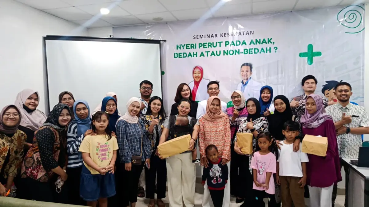 Peserta foto bersama usai seminar kesehatan anak yang digelar di RS Hermina Solo, Sabtu (11/4).&nbsp;(ALFIDA NURCHOLISAH/RADAR SOLO)