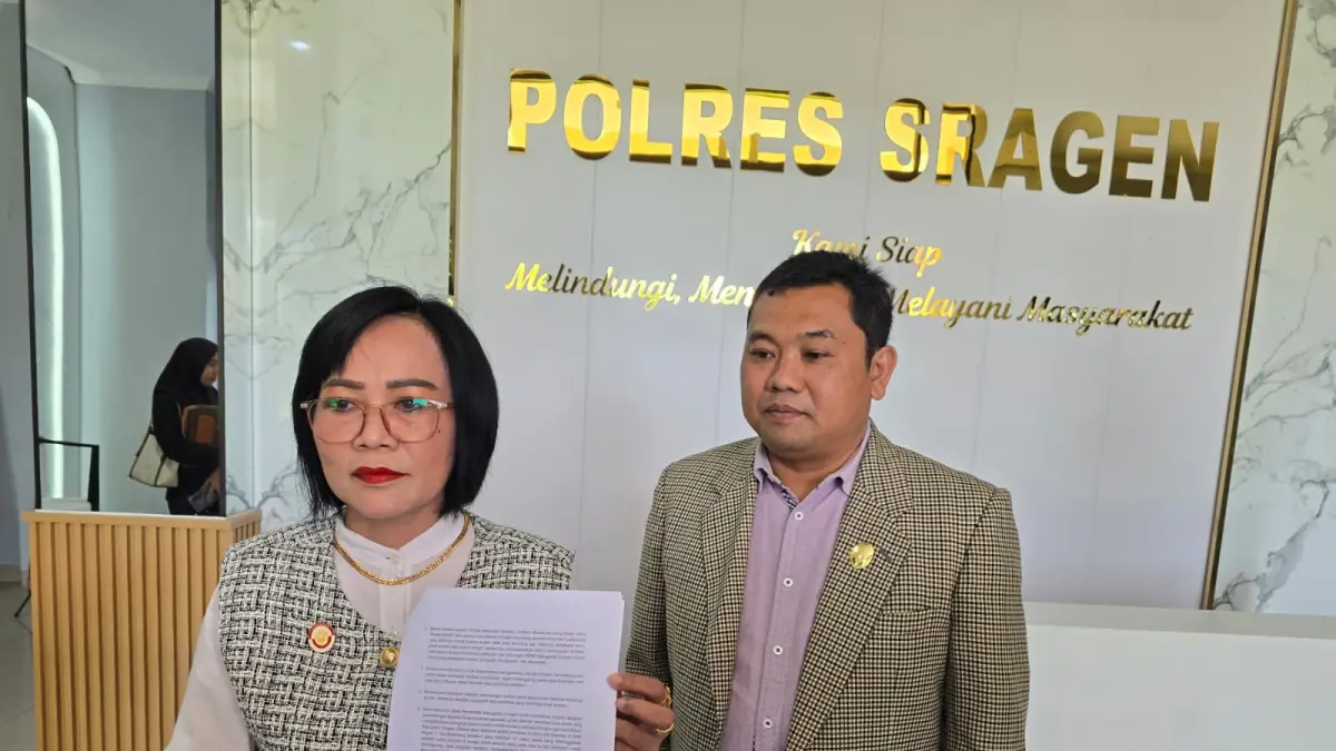 Asri Purwanti, pengacara pendamping korban penganiayaan di SMPN 2 Sumberlawang, Sragen. (Ahmad Khairudin/Radar Solo)