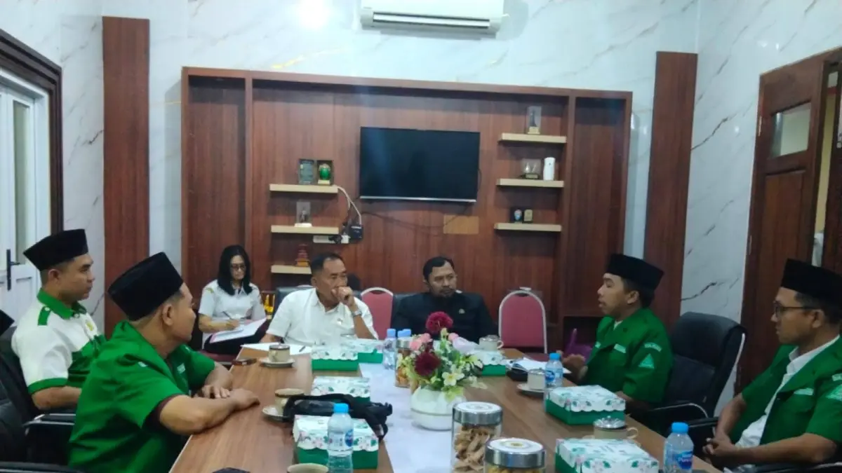 GP Ansor Sragen temui DPRD Sragen pertanyakan Perda Pesantren, Senin (13/4/2026). (Ahmad Khairudin/Radar Solo)